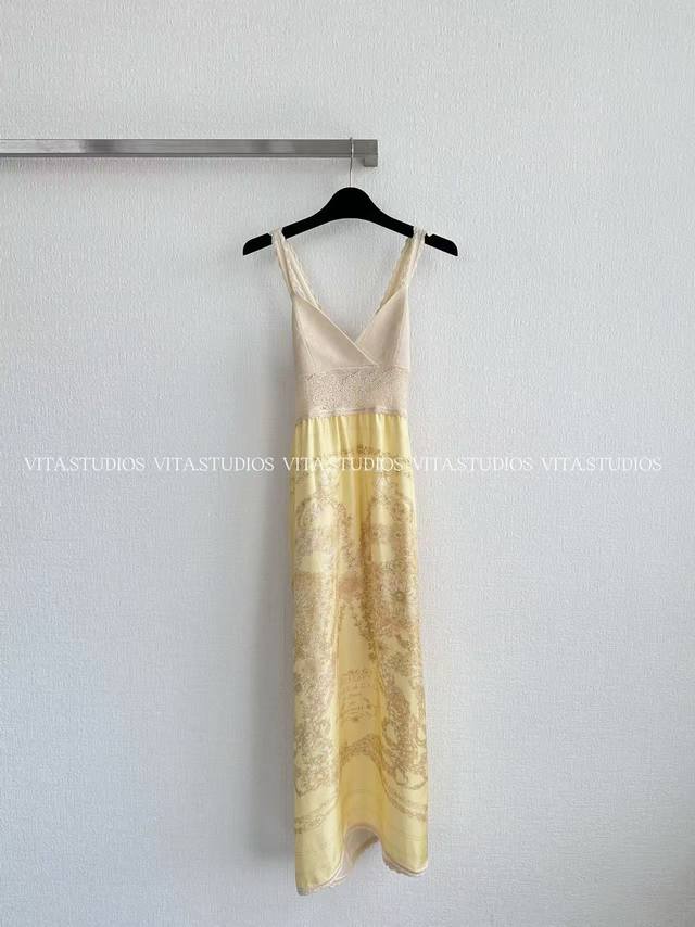 Hot-selling item in stock Mesh printed silk twill V-neck vest dress Made of 100%