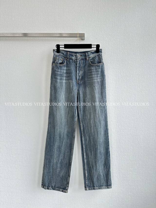 Hot-selling item in stock: high-waist straight -leg jeans. Made from soft, cloud