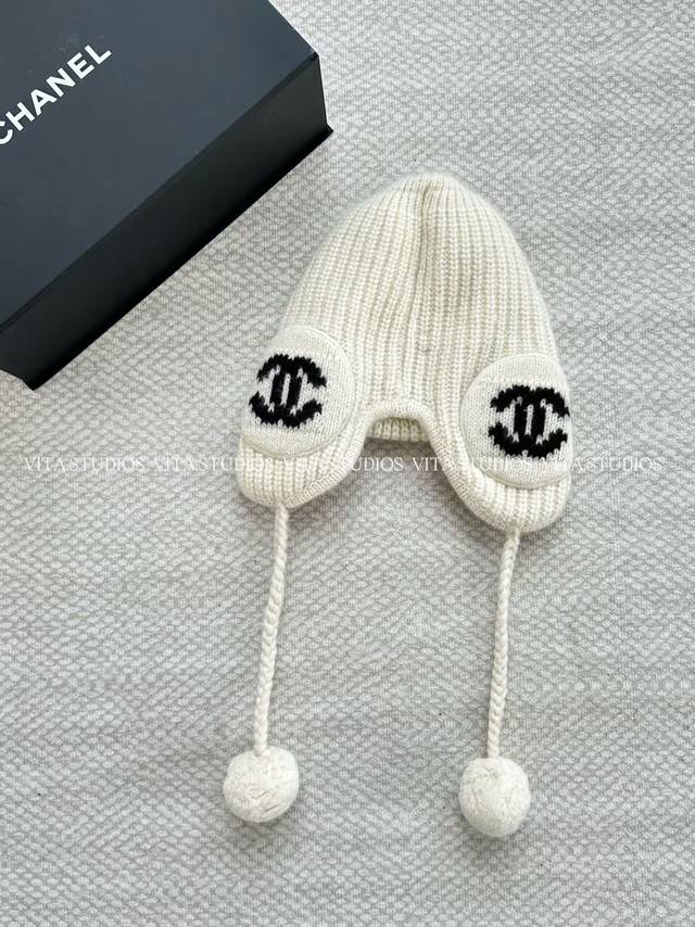 New product pre-sale earmuff knitted hat Made of 75% wool, 15% cashmere, and 10