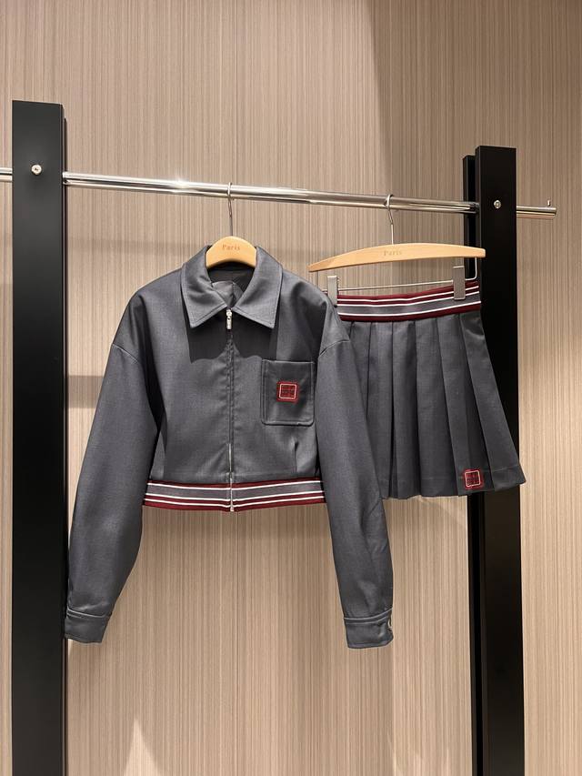 New early spring recommendations: Miu-style preppy jacket set with red embroide