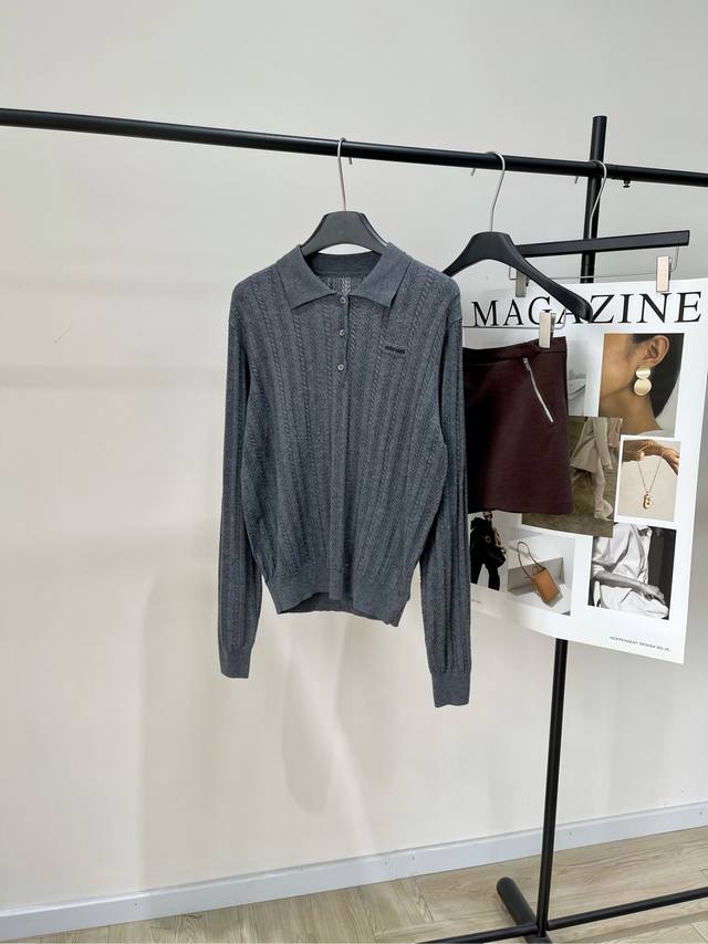 M Grey hollow three-button polo sweater , Fabric: Cashmere blendColor: Grey* M Grey hollow three-button polo sweater , Fabric: Cashmere blendColor: Grey*