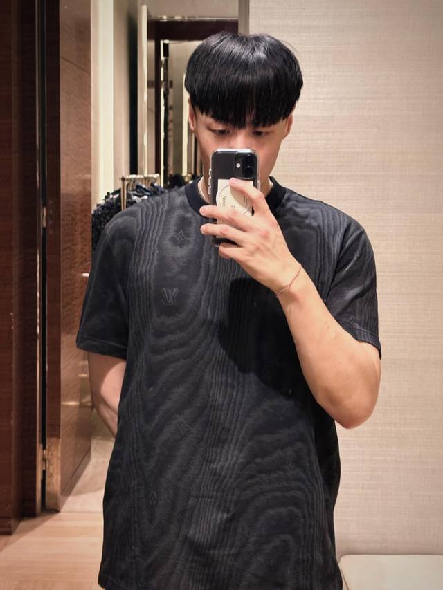 Louis Vuitto* Spring/Summer 2025 Black jacquard print plain short-sleeved T-shir