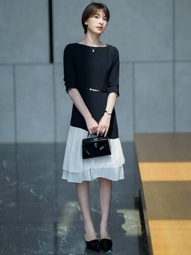 Dress French blogger style ~ Elegant asymmetrical stitching retro color matching