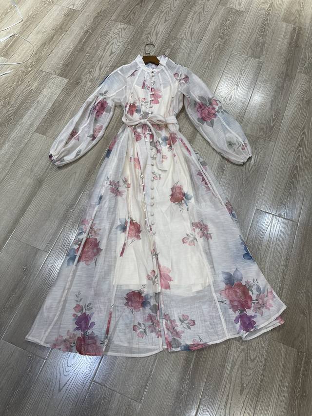 Palace style catwalk design with hanging flowers, long sleeves, single-breasted