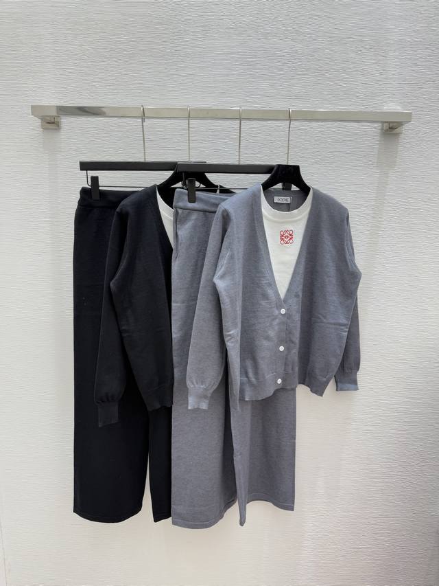 Lo's early autumn new fake two-piece knitted suit Color: Gray Black Size: 36.38.
