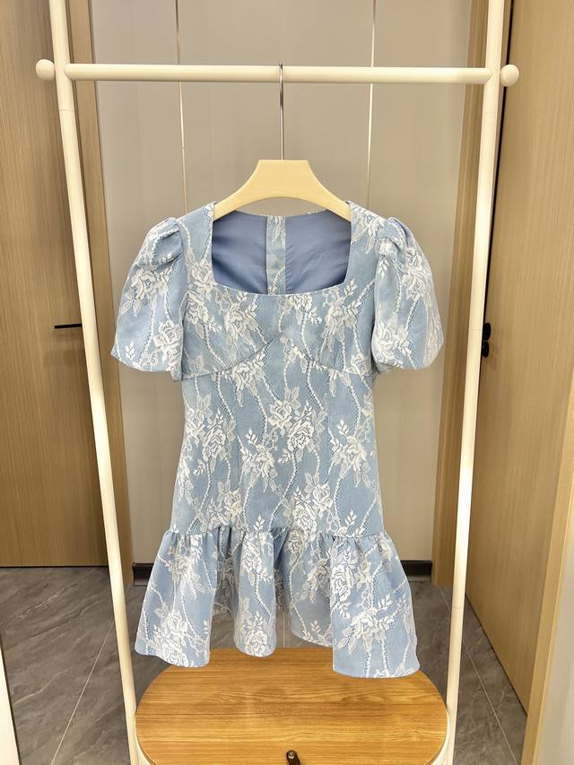 In stock: Elliatt niche style Super beautiful lace denim skirt The quality of t