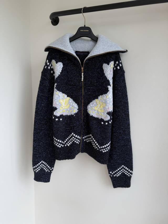 Louis25's new fall zippered knitted waisted jacquard jacket is now available. Th