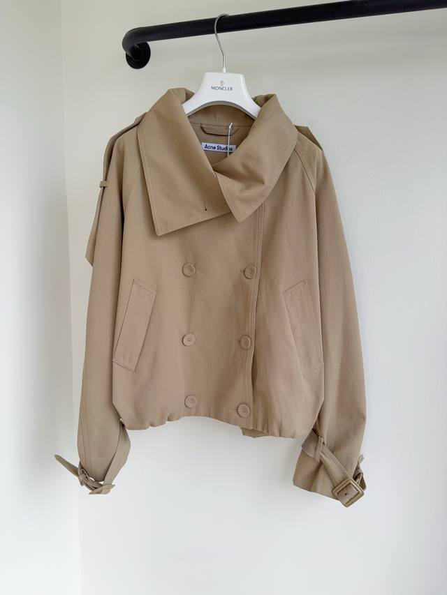 Acn25's new autumn cotton-blend trench coat is now available. This trench coat i