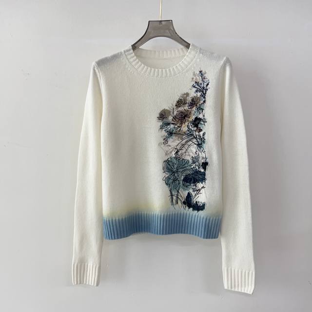 Dior25 new round neck embroidered long sleeve topFabric: CashmereColor: ApricotS