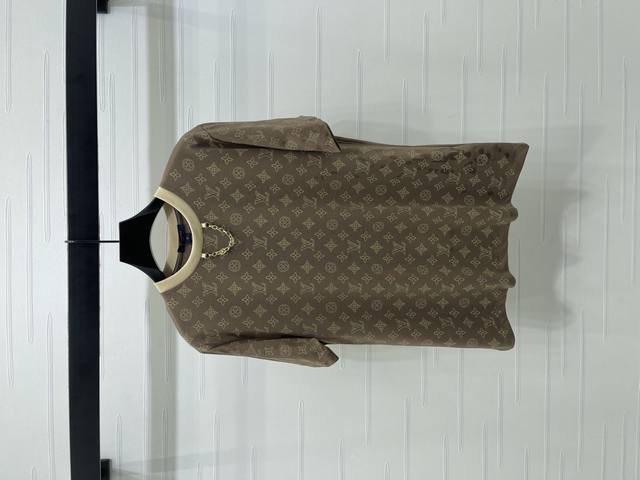 New, original, high-quality Louis Vui*Ton 2025 Early Fall collection! Crew-neck