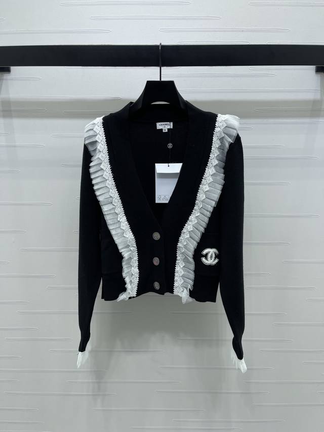 New, original, high-quality Chane* 2025 Early Fall collection! Lace-trimmed kni