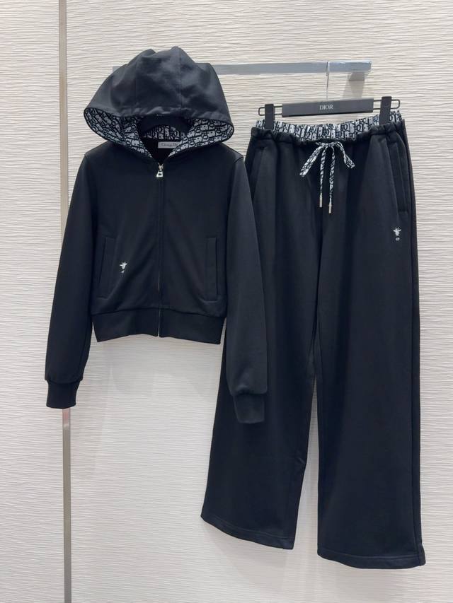 Christian Dio*'s new 2025Fw suits are slimming and stylish, creating an elegant