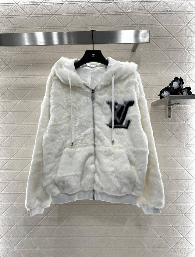 Louis Vuitto*2025 New Arrivals: Hooded Fur Coat. Made from imported Yb material,