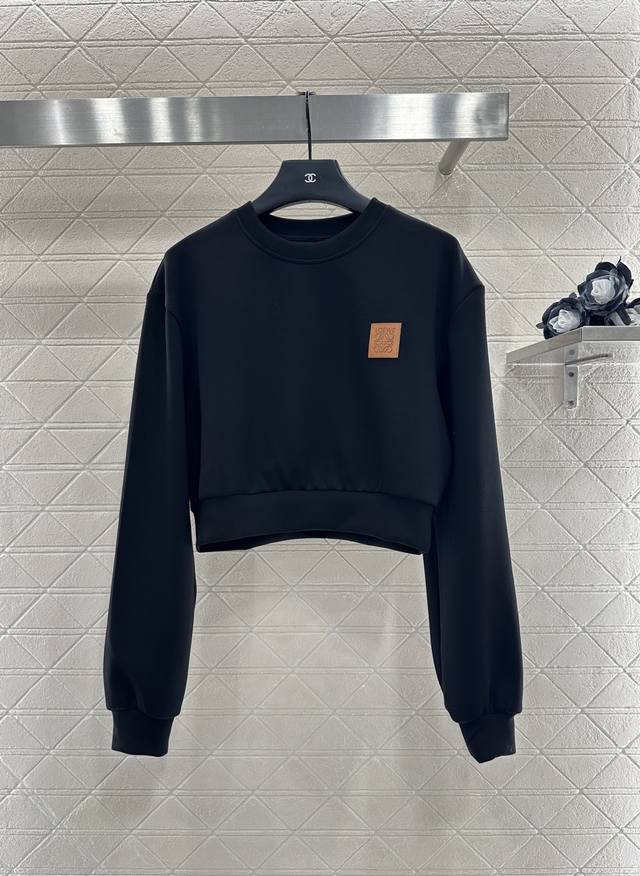Loew*2025 new arrivals: short pullover sweatshirt and trousers set. Customized w