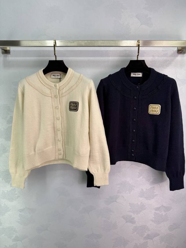 Miu*25 Early Fall new round-neck knitted cardigan with gold logo embroidery on t
