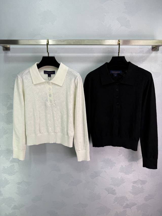 Lou*25's new early fall hollow knit lapel top is breathable, soft, and skin-frie