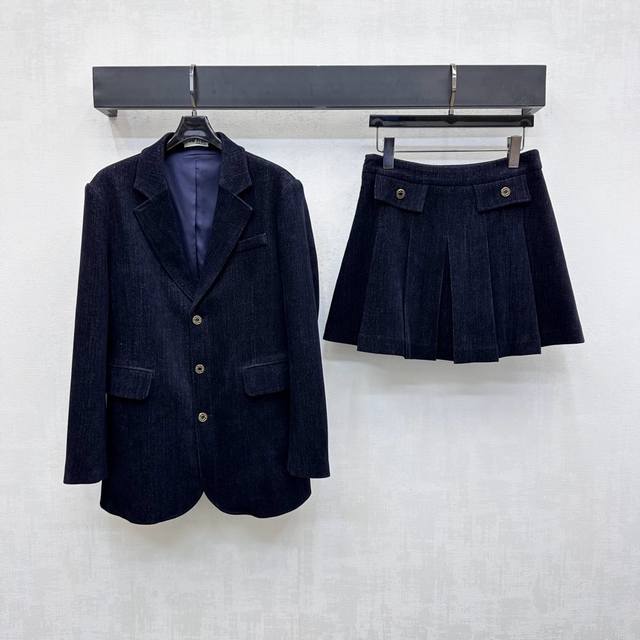 Miumi*2025 New Arrivals: A custom-made, high-cut suit jacket and skirt set made