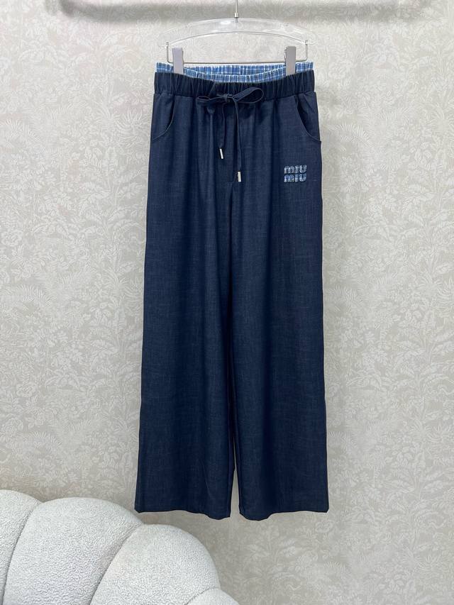 Miumi*25's new blue checkered drawstring wide-leg trousers are from the incredib