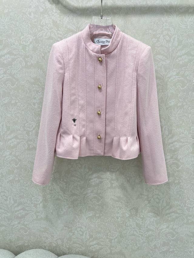 Dio*25's new stand-up collar, buttoned, ruffled hem jacket is sophisticated and