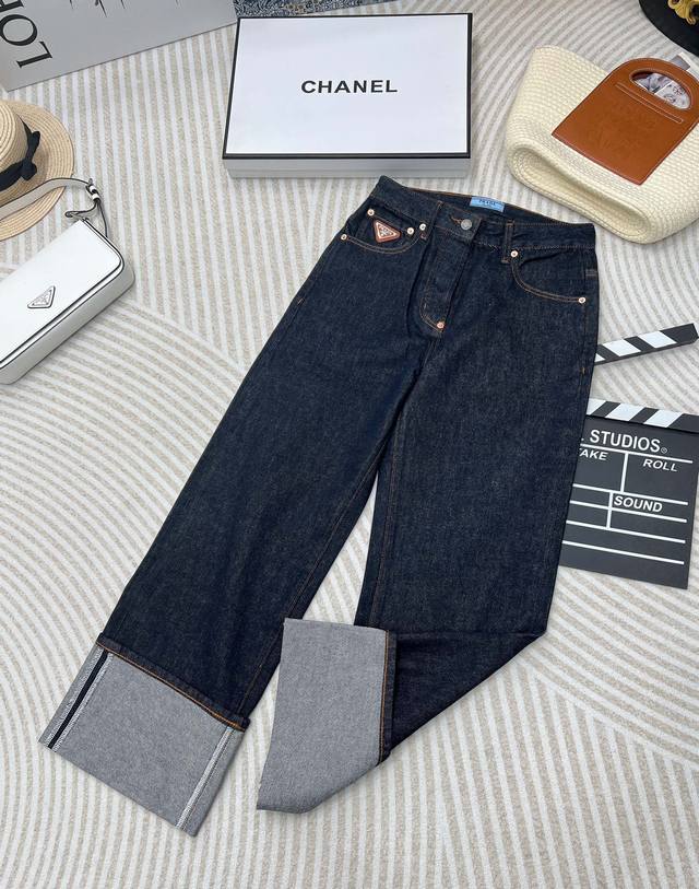 Prada's straight-leg rolled-hem jeans are back! This year's must-have jeans! Th