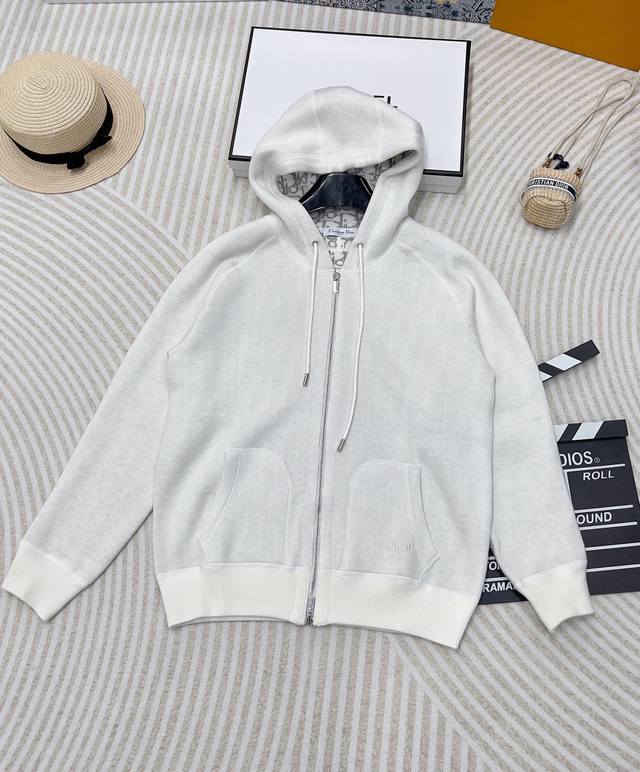 Dior's new fall/winter arrival! Premium Baby Blue monogram logo zipper cashmere