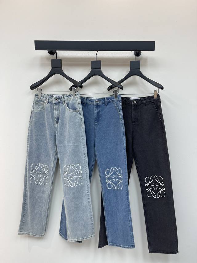 Loew*25 classic laser-cut straight-leg jeans! Made from washed denim, these jean