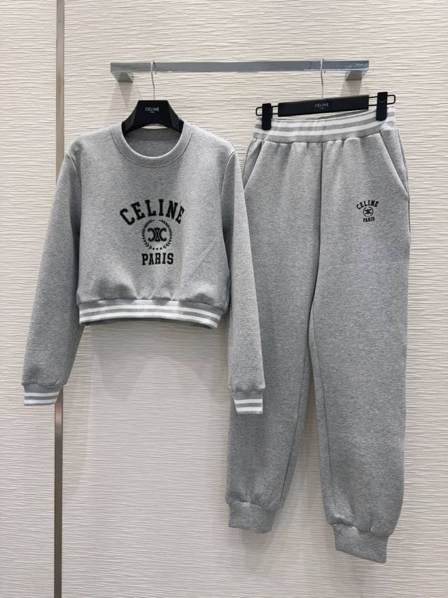 Celin*'s new 2025Fw suits are slimming and stylish, creating an elegant and styl