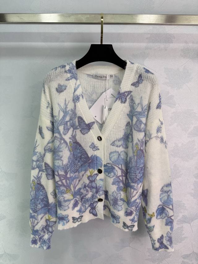 Dio* This 2025 new butterfly-print knitted cardigan features a full-length, heav