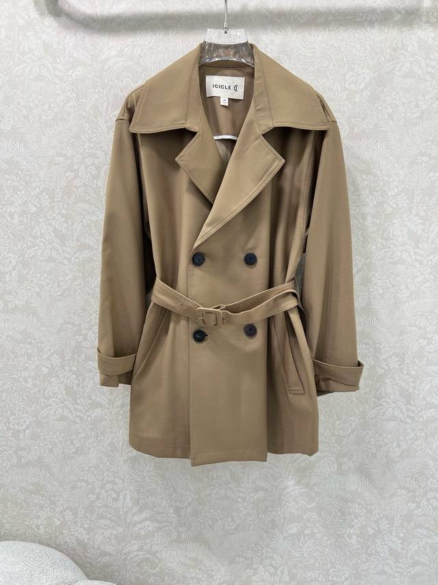 Icicle 25's new silk wool lapel double-breasted jacket is a modern couture style