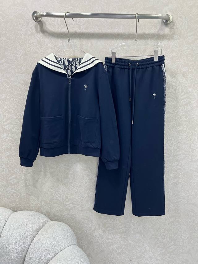 Dio* Dior's new 2025 outfit features a double-sided navy-style cape zippered jac