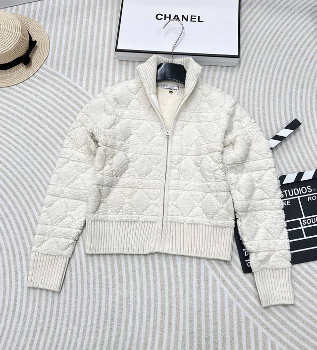 The Dior quilted jacket is so beautiful! So soft and fluffy!!! It's so gentle to