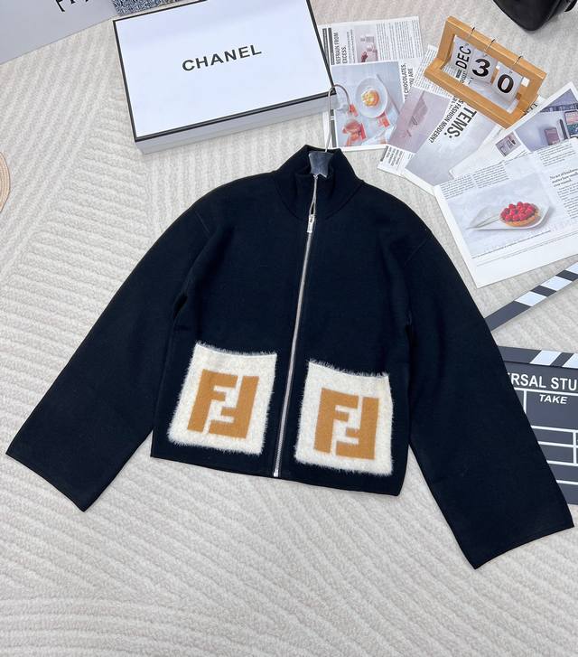 Fendi's latest autumn and winter series double F letter velvet pockets create a