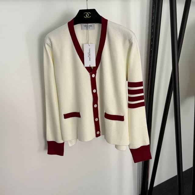 Style No. 20255316 Thom Brown*Tb new striped four-bar contrast color V-neck lon