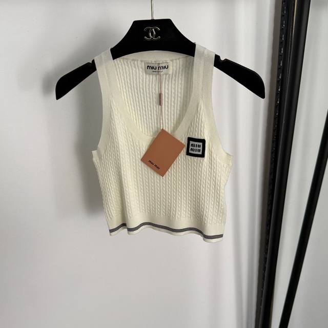 Style No. 20255302 Miumi* new logo letter wool knit vest, off-white, Sml, M siz