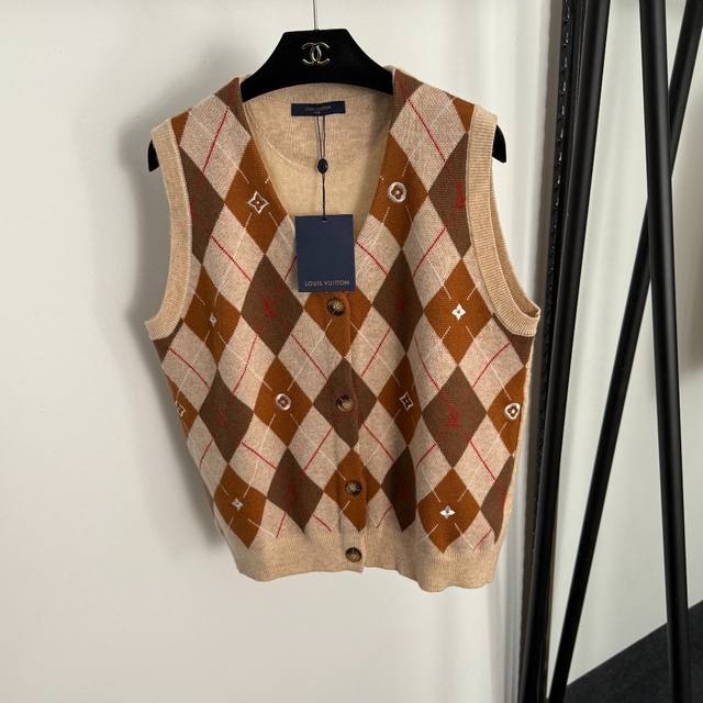 Style No. 20255301 Lv* New Logo embroidery contrast color diamond lattice V-nec