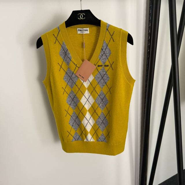 Style No. 20255300 Miumi* new contrast color diamond lattice V-neck wool knit v