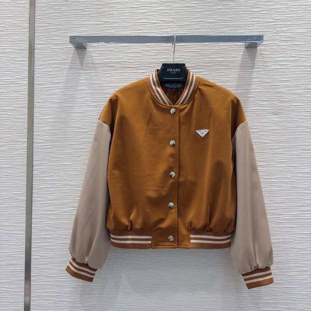 prad* 2025Fw new coat is incredibly stylish! Custom-made with a unique triangle