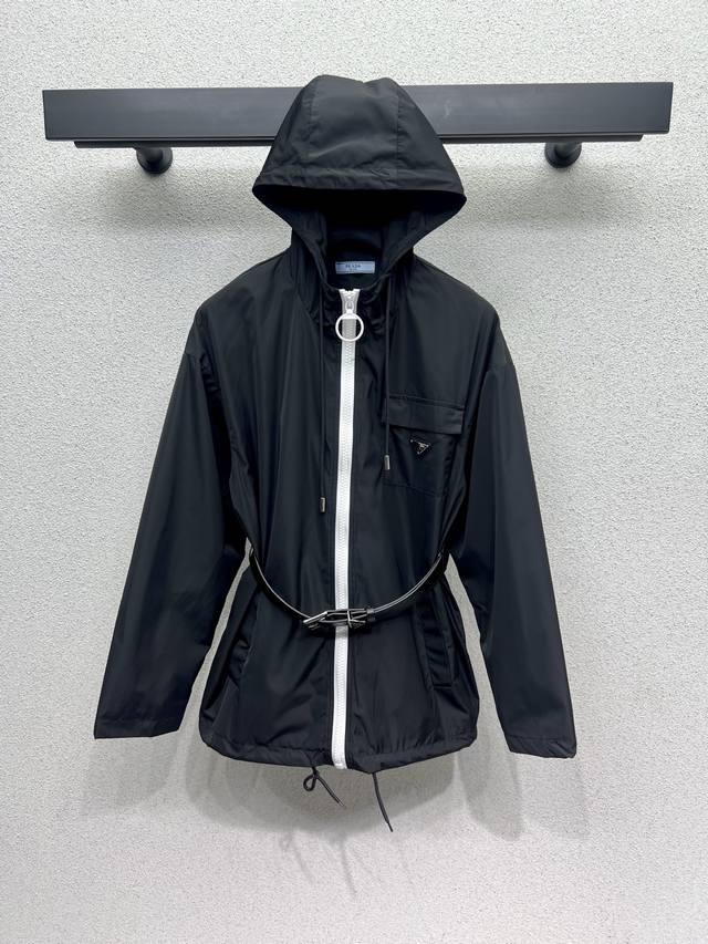 p's hooded jacket with belt! A smart, stylish, and stylish everyday wear recomme