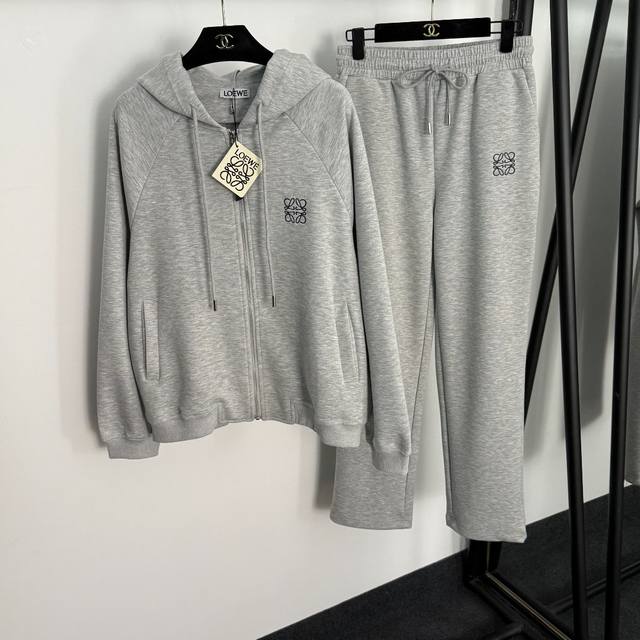 Style No. 20255288 Loew's newest sports suit, long-sleeved hooded zip-up jacket