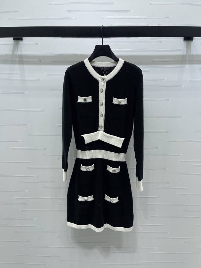 New, original, high-quality Chane* 2025 Early Fall collection! Double-pocket, r