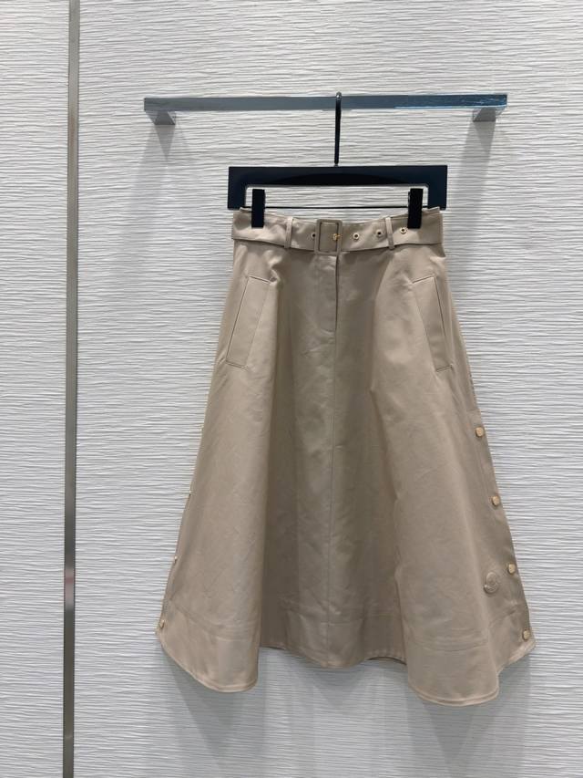 Moncle*'s new 2025Fw skirt is another fashionista favorite! Exquisitely detailed
