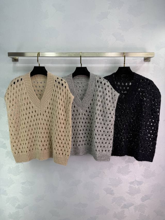 Bc* A new fall/winter sequined hollow vest, this effortlessly casual top is the
