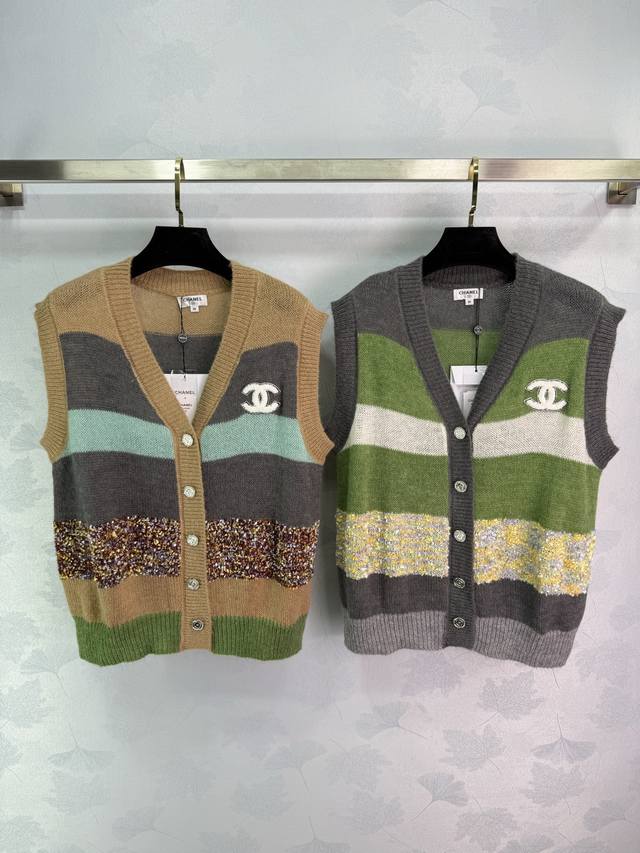 Ch*25 New early fall striped knitted vest with sequins, V-neck design and metal