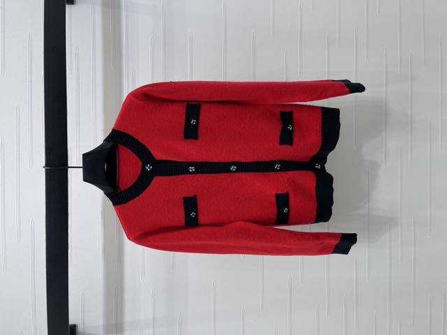 New, original, high-end quality, Erdos* 2025 Early Fall Collection! A round-nec