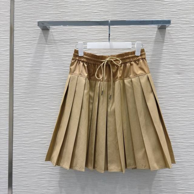 Moncle* 2025Fw new pleated short skirt with full texture and elegant temperament
