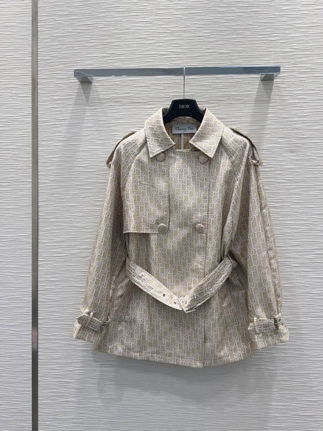 Christian Dio*R 2025Fw new coat with Monogravure print, a sophisticated and eleg