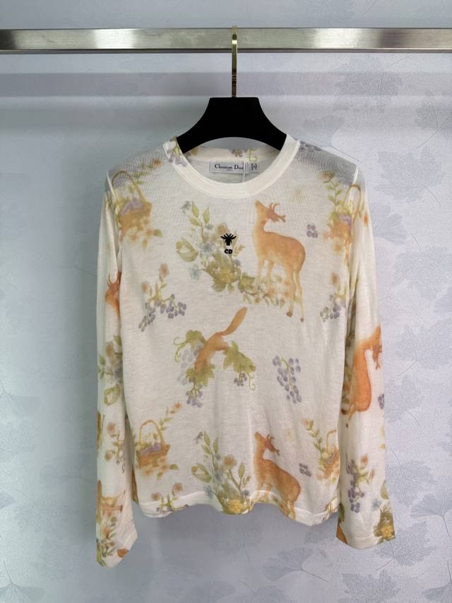Dio*25's new early fall deer print long-sleeved top features a white background