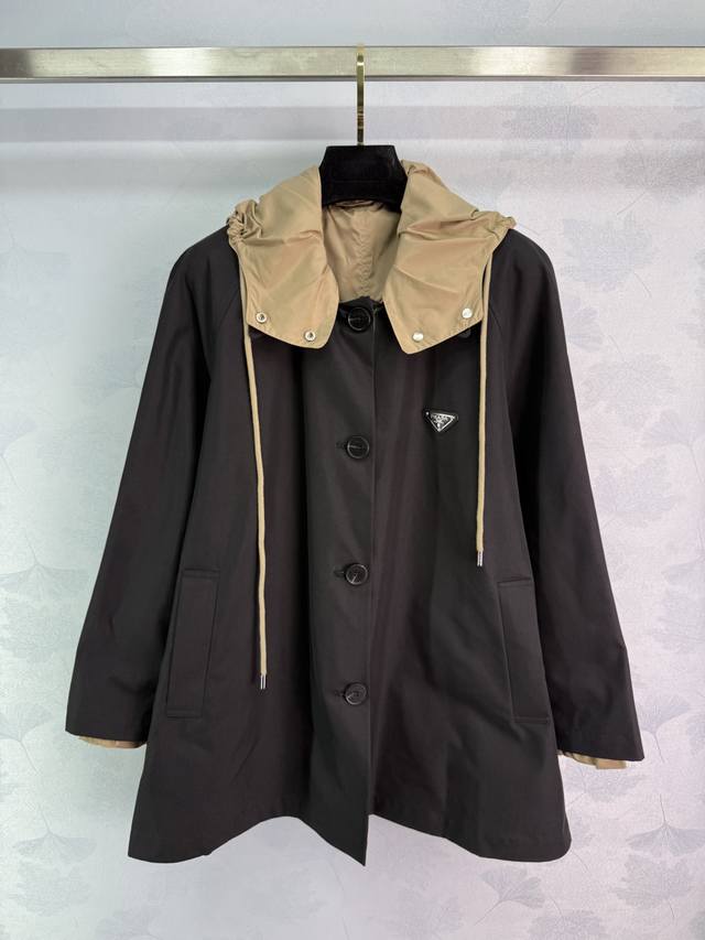 pr*25 A new, stylish trench coat with a detachable hood and custom logo hardware