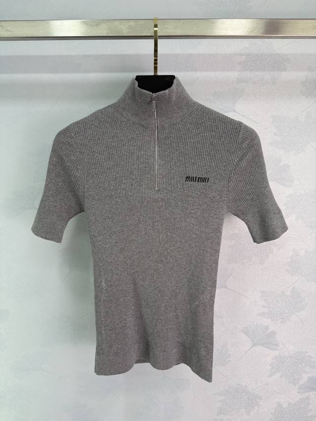 Miumi*2025 new style zippered lapel knit top with straight shoulders and short s