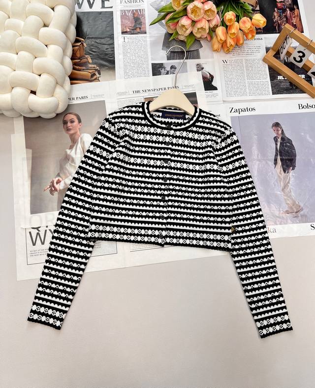 Louis Vuitton 2025 new crocheted knitted cardigan, custom-made with yarn weaving